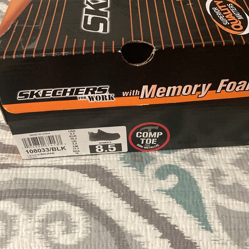 NIB Sketchers work shoes - Picture 12 of 12